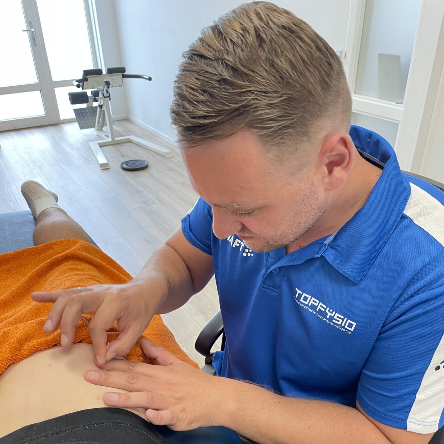 Dry needling behandeling bij sportblessure door sportfysiotherapeut in Leeuwarden