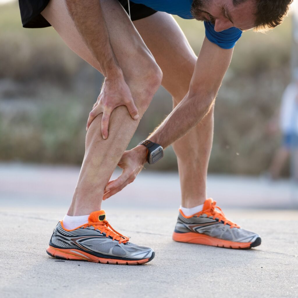 Hardloper met scheenbeenpijn MTSS – pijn binnenkant scheenbeen bij hardlopen