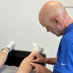 Dry needling van een triggerpoint in de kuitspier