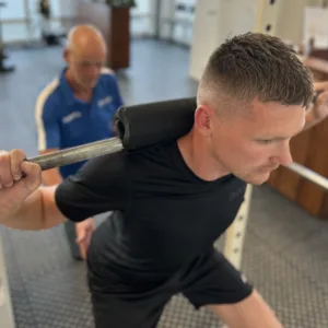 Gecontroleerde krachttraining tijdens herstel van patellapeesklachten