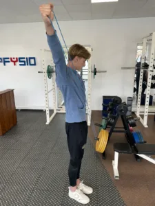 Patiënt voert een functionele oefening uit als voorbereiding op werk of sport.